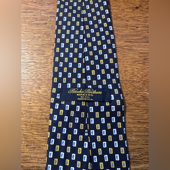 Brooks Brothers Navy Blue Yellow Paisley Rectangle Patterned Silk Tie - Picture 3 of 4